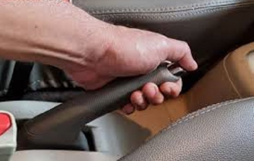 Penyebab rem tangan mobil terasa keras