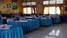 Suasana belajar mengajar di salah satu sekolah di Merangin