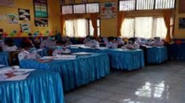 Suasana belajar mengajar di salah satu sekolah di Merangin