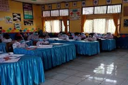 Suasana belajar mengajar di salah satu sekolah di Merangin