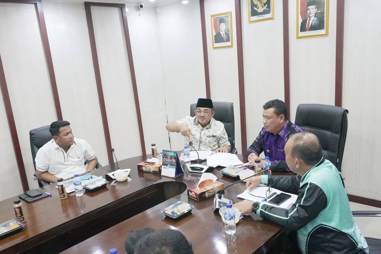 Bupati Tanjabbar, Anwar Sadat gelar pertemuan dengan sejumlah skpd guna mengatasi permasalahan sampah,sesuai intruksi Presiden RI, Prabowo Subianto