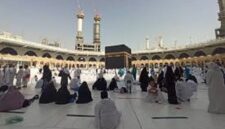Suasana saat jamaah melaksanakan ibadah umrah di Mekah. (Sumber/Google)