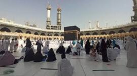Suasana saat jamaah melaksanakan ibadah umrah di Mekah. (Sumber/Google)