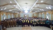 Bupati Sarolangun, H Hurmin saat hadiri wisuda lansia