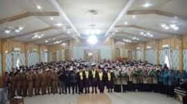 Bupati Sarolangun, H Hurmin saat hadiri wisuda lansia