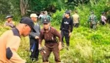 Gotong Royong Anggota kodim dengan warga , dilokasi bakal pembangunan KDMP