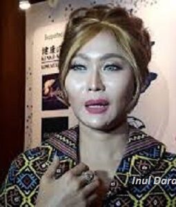 Inul Daratista Tunda Umrah Keluarga, Ungkap Pesan Menyentuh