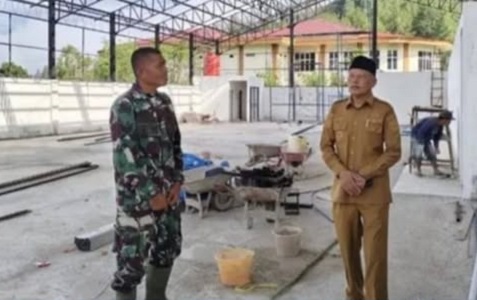 Wakil Wali Kota Sungai Penuh, Azhar Hamzah, meninjau Pembangunan gudang dan gerai Koperasi Merah Putih (KMP) di Sungai Penuh