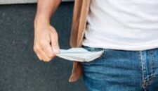 Ilustrasi kebiasaan yang bisa menguras keuangan keluarga