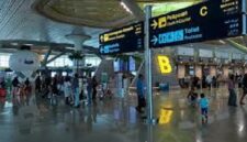 Masyarakat pilih pesan tiket pesawat lebih awal, jelang mudik lebaran. 