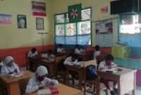 Tampak siswa di salah satu sekolah di Sungai Penuh saat mengikuti pelajaran.