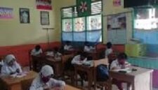 Tampak siswa di salah satu sekolah di Sungai Penuh saat mengikuti pelajaran.