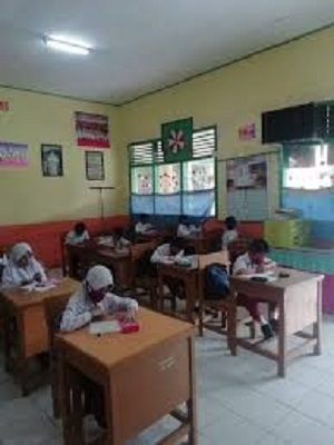 Tampak siswa di salah satu sekolah di Sungai Penuh saat mengikuti pelajaran.