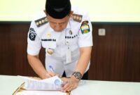 Bupati Muaro Jambi, BBS saat menandatangani Nota Kesepakatan bersama Pengadilan Negeri Sengeti dan Kantor Pertanahan Kabupaten Muaro Jambi