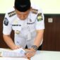 Bupati Muaro Jambi, BBS saat menandatangani Nota Kesepakatan bersama Pengadilan Negeri Sengeti dan Kantor Pertanahan Kabupaten Muaro Jambi