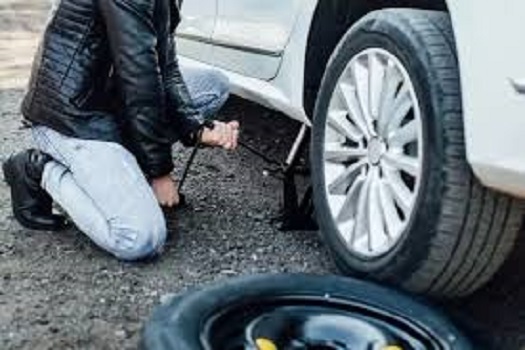 Ilustrasi penggantian Ban Mobil