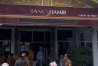 Antrian panjang masih mewarnai Bank Jambi Sungaai Penuh