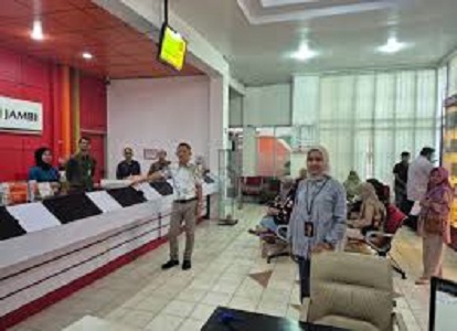 Tampak aktivitas pelayanan di Bank Jambi tebo, pasca gangguan sistem