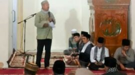 Bupati Kerinci, Monadi saat menyampaikan sambutan pada peringatan Malam Nuzulul Qur’an. Tekankan persoalan sampah dan TPP