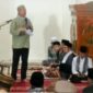 Bupati Kerinci, Monadi saat menyampaikan sambutan pada peringatan Malam Nuzulul Qur’an. Tekankan persoalan sampah dan TPP