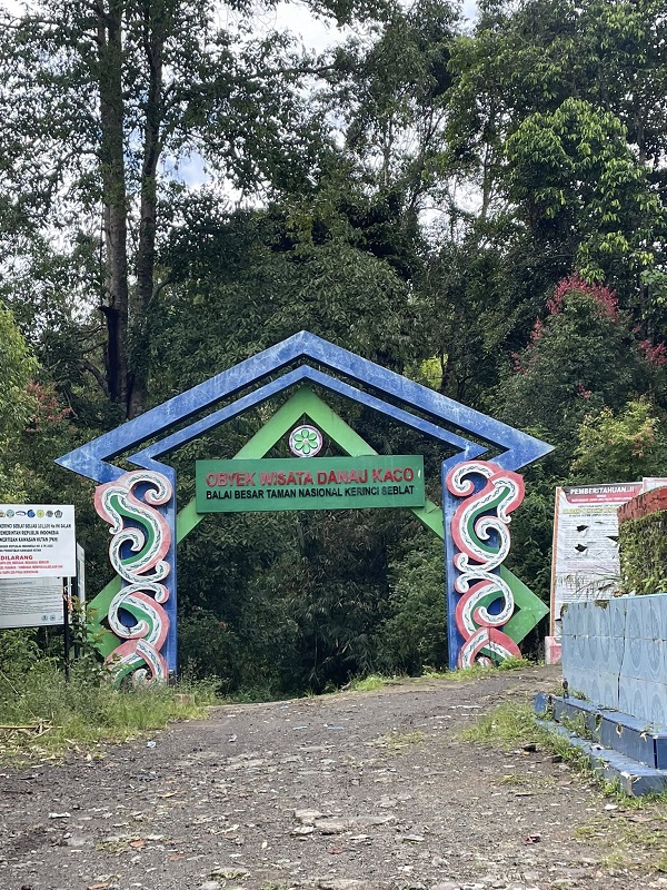 Objek Wisata Danau Kaco, Manjunto lempur
