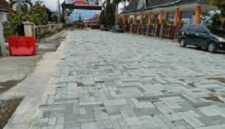 Kondisi jalan Depan Gedung Nasional Sungai Penuh yang rusak parah