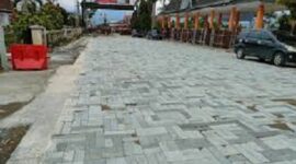 Kondisi jalan Depan Gedung Nasional Sungai Penuh yang rusak parah