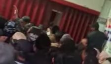 Tampak antrian padat merayap di depan bank jambi cabang kerinci