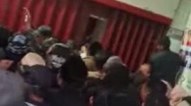 Tampak antrian padat merayap di depan bank jambi cabang kerinci