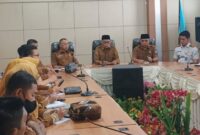 Wakil Wali Kota Sungai Penuh, Azhar Hamzah, saat memimpin Rapat Koordinasi (Rakor) KLA