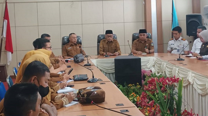 Wakil Wali Kota Sungai Penuh, Azhar Hamzah, saat memimpin Rapat Koordinasi (Rakor) KLA