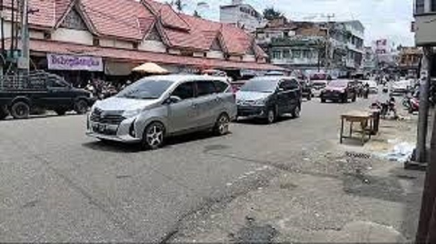 Kondisi jalan lintas merangin mulai dipadati kendaraan pemudik.
