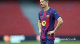 Robert Lewandowski bersedia menerima pemotongan gaji demi tetap bertahan di Barcelona