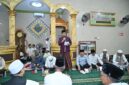 Wali Kota Jambi, Dr. dr. H. Maulana, M.K.M., saat membuka kegiatan Safari Ramadan 1447 Hijriah di Masjid Al-Ikhlas