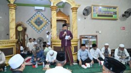 Wali Kota Jambi, Dr. dr. H. Maulana, M.K.M., saat membuka kegiatan Safari Ramadan 1447 Hijriah di Masjid Al-Ikhlas