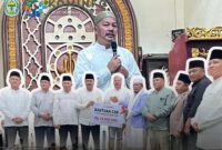 Bupati kerinci, Monadi saat safari ramadhan di Desa Tambak tinggi.(Sumber/Doc.Prolopim Kerinci)