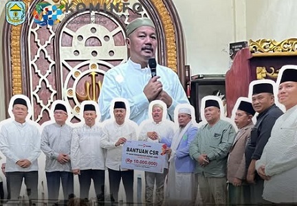 Bupati kerinci, Monadi saat safari ramadhan di Desa Tambak tinggi.(Sumber/Doc.Prolopim Kerinci)