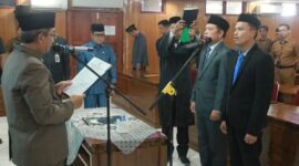 Prosesi pelantikan dua pejabat Pemkab Tanjab Barat oleh Bupati Tanjab Barat, Anwar Sadat