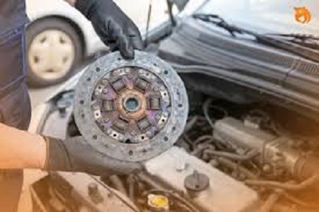 Pahami tanda play kopling mobil sudah aus.
