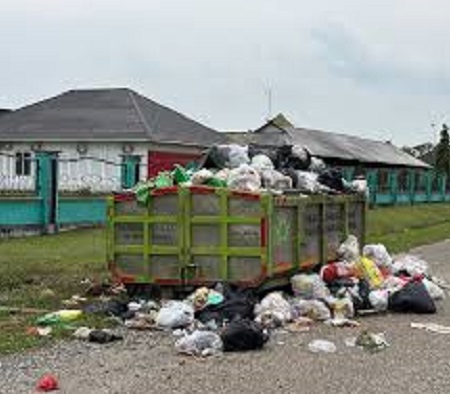 Tampak tumpukan sampah di Muaro Jambi