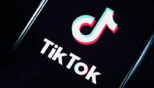 Ilustrasi besaran gaji tiktoker dengan 1 juta follower