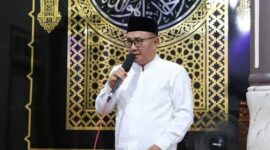 Walikota Sungai Penuh, Alfin saat menyampaikan sambutan pada safari ramadhan di Masjid Baiturrahim, Desa Koto Dian, Kecamatan Hamparan Rawang
