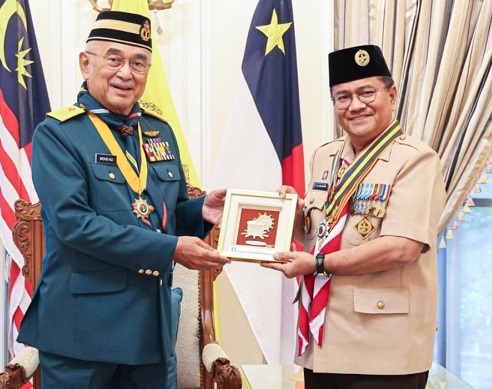Wali Kota Jambi, Dr. dr. H. Maulana, M.K.M., resmi menerima penghargaan internasional bergengsi dari PPM berupa Medali Semangat Rimba Silver. 