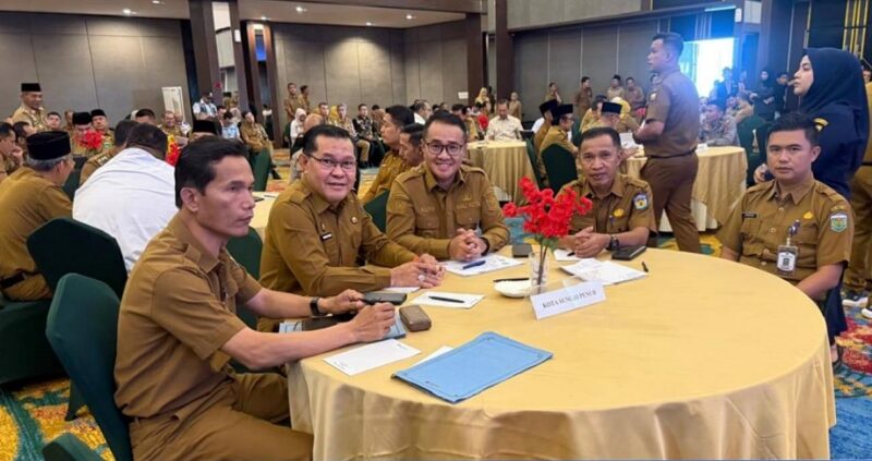 Walikota Sungai Penuh, Alfin saat menghadiri rakor forkompinda jambi