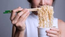Dampak makan mie instan