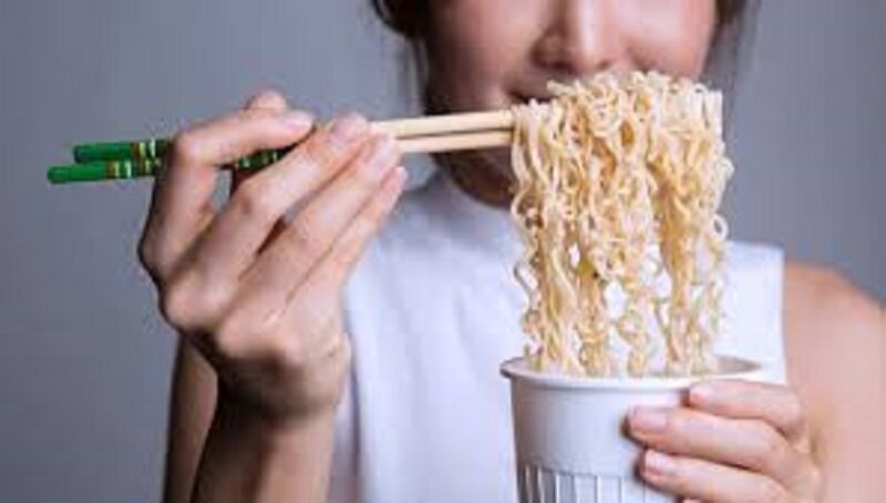 Dampak makan mie instan