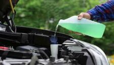 Tips mengisi air radiator mobil yang benar