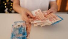 Ilustrasi deposito uang di Bank