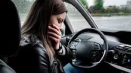 Ilustrasi pusing dan mual naik mobil listrik
