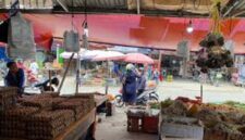 Aktivitas jual beli di salah satu pasar tradisional sarolangun